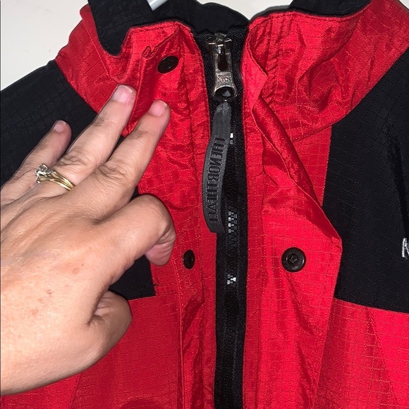 The North Face Kids Red Jacket - Picture 4 of 15